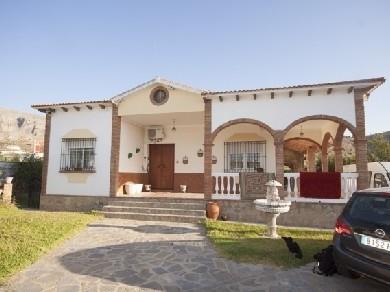 Chalet con 4 dormitorios se vende en Teba
