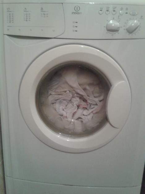 Lavadora indesit (26 meses) 8kg carga 1200rpm URGE (VIGO)