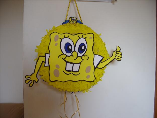 Piñatas y adornos para fiesta