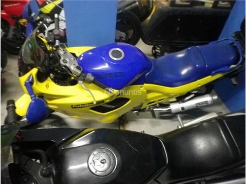 SUZUKI GSX 600F