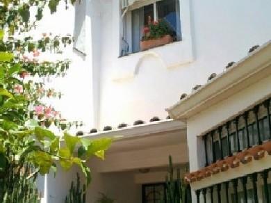 Adosado con 3 dormitorios se vende en Marbella, Costa del Sol