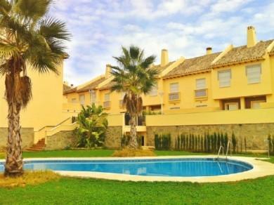 Adosado con 4 dormitorios se vende en Mijas Costa, Costa del Sol