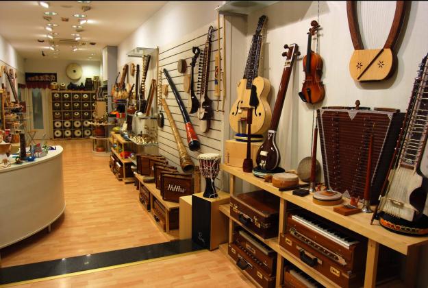 Sitar, tabla, harmonio: Visitanos y elige tu sitar asesorado por un profesional