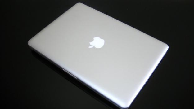 Apple MacBook 13 2,4 GHz 250GB AppleCare Snow Leopard
