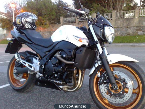 VENDO SUZUKI GSR 600 EN GARANTIA OFICIAL