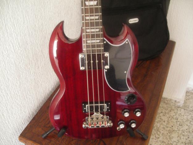 bajo epiphone EB-3+ampli hartke A 70W+Previo Behringer V+juego de cuerdas+correa