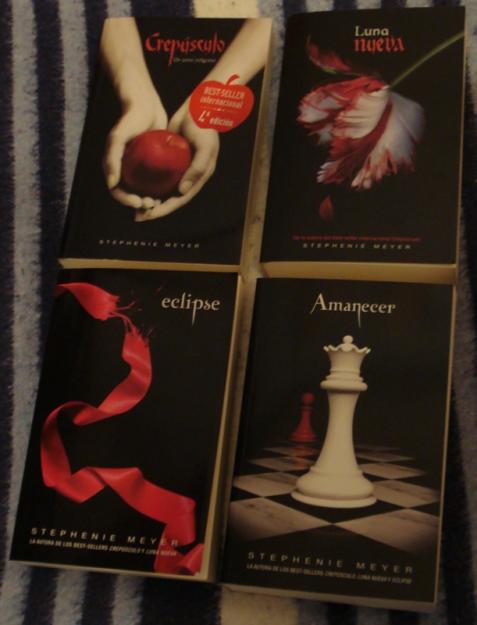 Vendo los 4 libros de la saga CREPÚSCULO de Stephenie Meyer por 45€ (GASTOS INCLUIDOS)