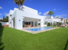 Chalet con 4 dormitorios se vende en Estepona, Costa del Sol - mejor precio | unprecio.es