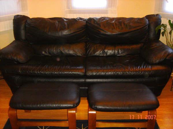 SOFA CUERO NEGRO 3 PLAZAS MAS REPOSAPIES