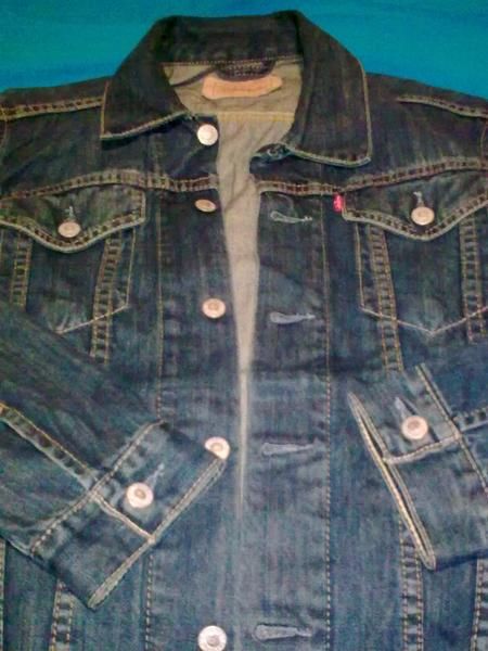 A ESTRENAR CAZADORA LEVIS TALLA M CHICO-HOMBRE