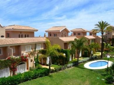 Adosado con 3 dormitorios se vende en Manilva, Costa del Sol