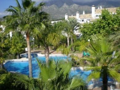 Adosado con 4 dormitorios se vende en Marbella, Costa del Sol