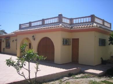 Chalet con 3 dormitorios se vende en Estepona, Costa del Sol
