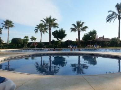 Apartamento con 2 dormitorios se vende en Estepona, Costa del Sol