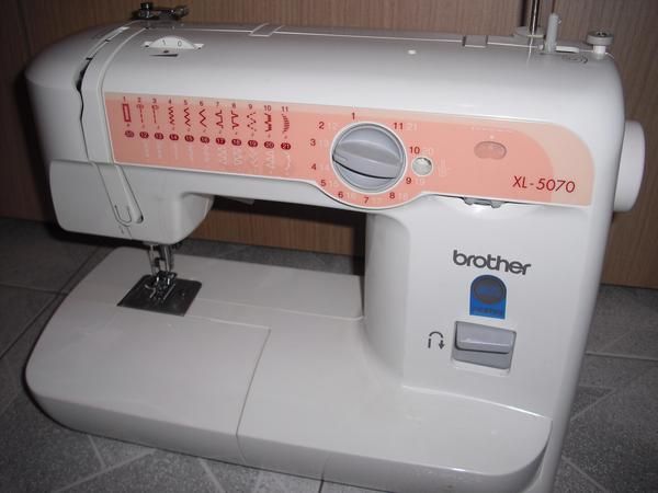 Maquina de coser BROTHER XL5070 de pespunte recto y Zig Zag