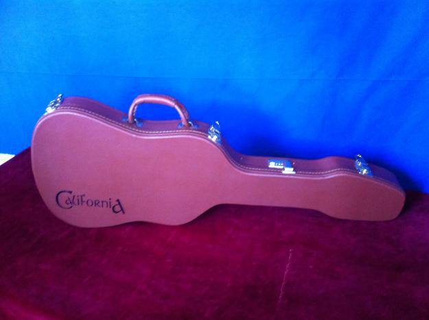 EXCELENTE maleta rígida marca california para guitarra eléctrica -