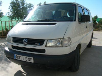VOLKSWAGEN TRANSPORTER COMBI - BADAJOZ