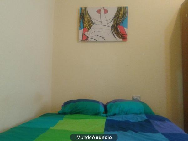 Cama y muebles para habitación