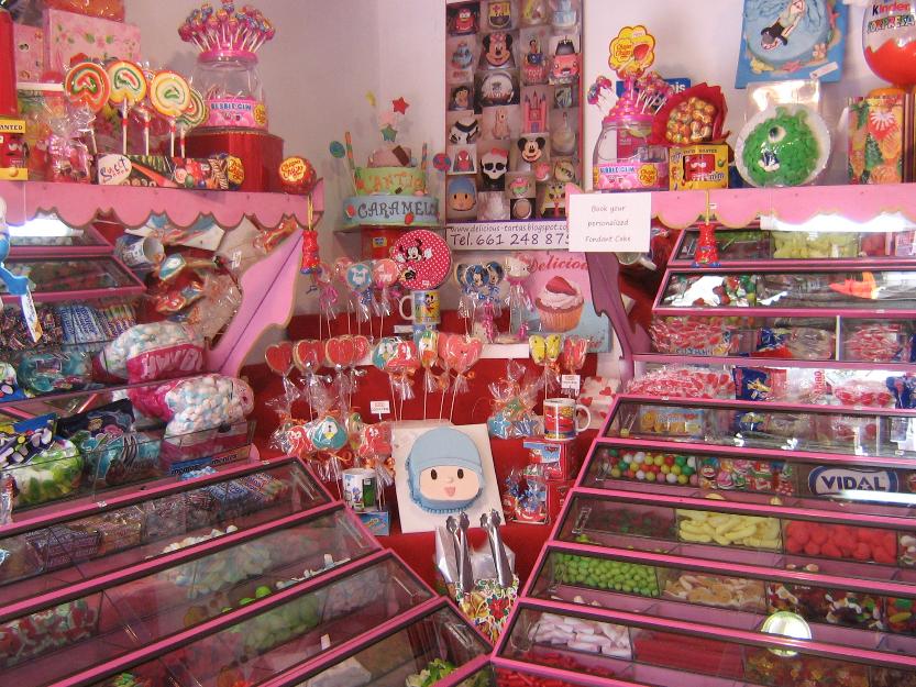 TIENDA DE CHUCHES NE TRASPASOTraspaso coqueta tienda de chuches, bebidas, postales, helado