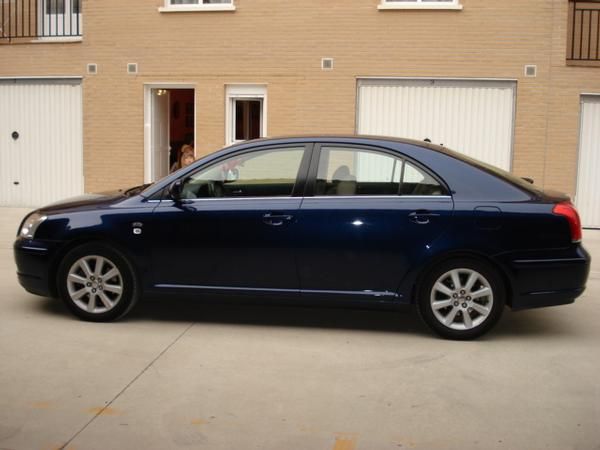 TOYOTA AVENSIS EXECUTIV D4D  año 2004,116cv,LIBRO