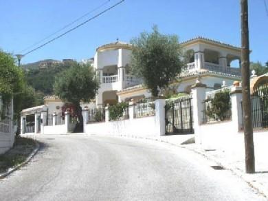 Chalet con 4 dormitorios se vende en Benalmadena Costa, Costa del Sol