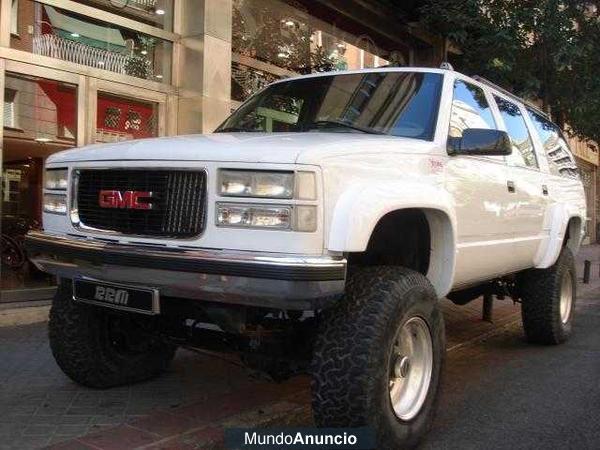 GMC Suburban big foot