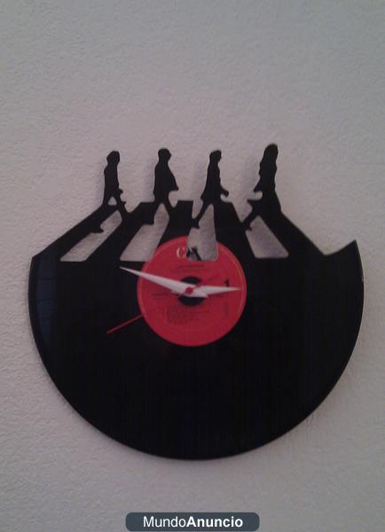 Relojes hechos a mano con vinilos