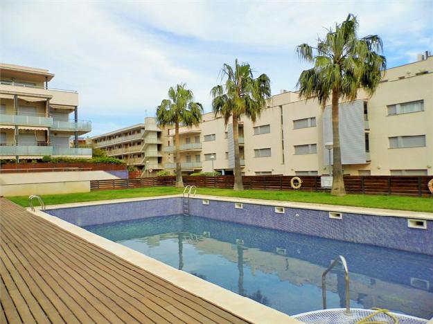 Apartamento de 2 habitaciones en la zona residencial del caprabo, a 200m de la playa y cerca del centro de San Carlos de