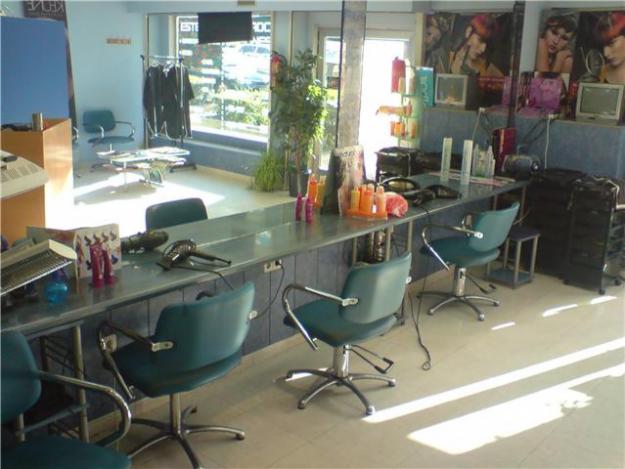 SE TRASPASA PELUQUERIA/ESTETICA  EN ZONA MUY COMERCIAL EN MSOTOLES