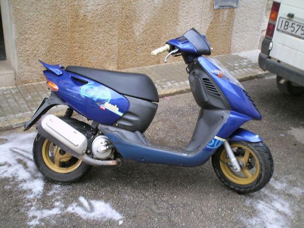 VENDO APRILIA SONIC GP 49