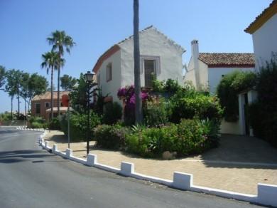 Adosado con 2 dormitorios se vende en Marbella, Costa del Sol
