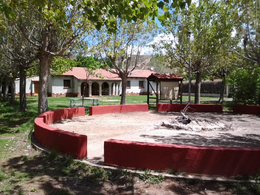 Alquiler de zona de acampada con albergue para campamentos en Montalbán (Teruel)