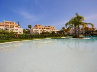 Apartamento con 2 dormitorios se vende en Estepona, Costa del Sol