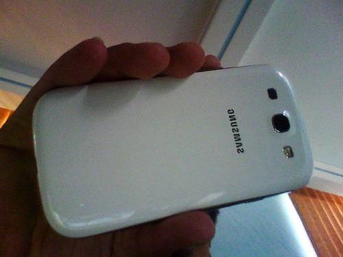 Samsung galaxy s3 i9300 blanco libre 16gb. nuevo, rooteado + tarjeta sd 32gb!!