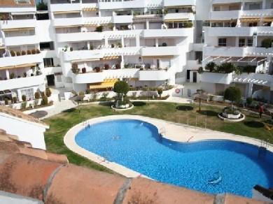 Apartamento con 2 dormitorios se vende en Marbella, Costa del Sol