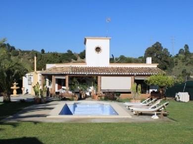 Chalet con 3 dormitorios se vende en Estepona, Costa del Sol