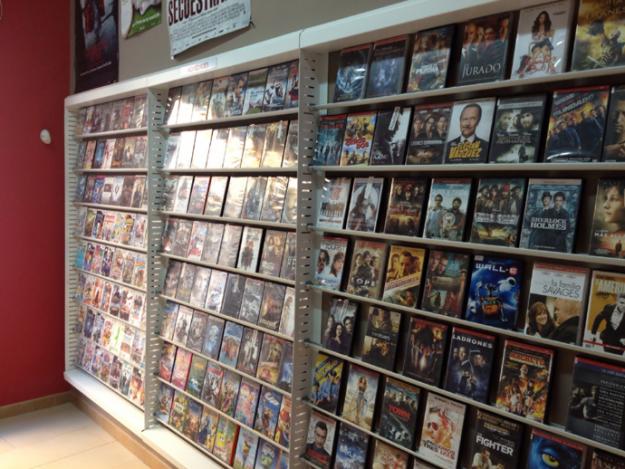 lote para montar tienda de peliculas y videojuegos