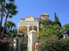 Chalet con 5 dormitorios se vende en Estepona, Costa del Sol - mejor precio | unprecio.es