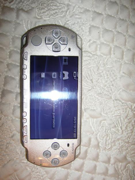 Vendo PSP Slim Silver Flasheada+funda+4GB+juegos