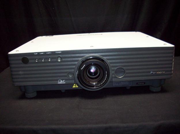 Vídeo proyector Panasonic PT-D5500E - 5000 lúmenes