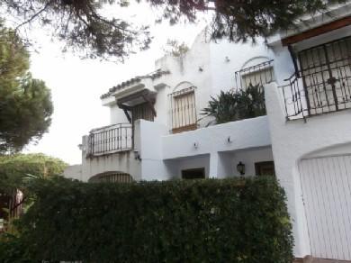 Adosado con 4 dormitorios se vende en Mijas Costa, Costa del Sol