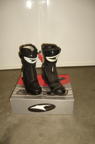 BOTAS AXO MODELO RS7 NEGRO