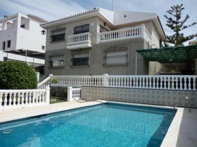 Chalet con 3 dormitorios se vende en Benajarafe, Costa del Sol