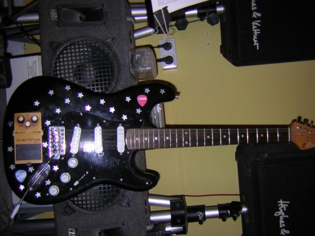 Vendo guitarra electrica tipo fender stratocaster 70€