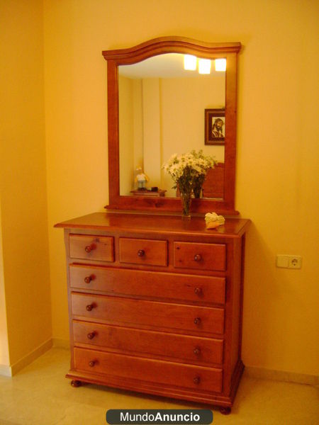 VENDO CHIFONIER DE MADERA CON ESPEJO 90 EUROS