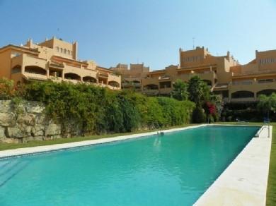 Apartamento con 3 dormitorios se vende en Marbella, Costa del Sol