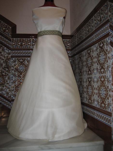 TRAJES Y VESTIDOS DE COMUNION