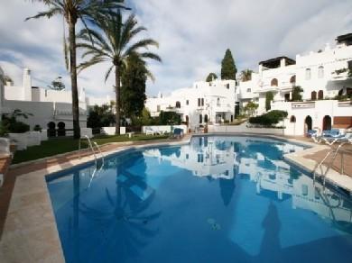 Apartamento con 2 dormitorios se vende en Marbella, Costa del Sol