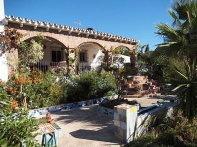 Chalet con 2 dormitorios se vende en Almayate
