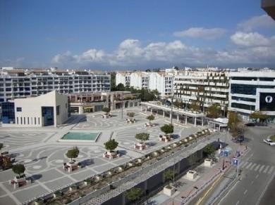 Apartamento con 2 dormitorios se vende en Marbella, Costa del Sol